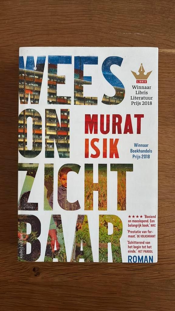 Murat Isik - Wees onzichtbaar, Boeken, Literatuur, Zo goed als nieuw, Ophalen of Verzenden