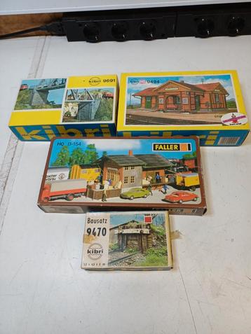 H0 Bouwdozen Faller & Kibri - 4 Stuks beschikbaar voor biedingen