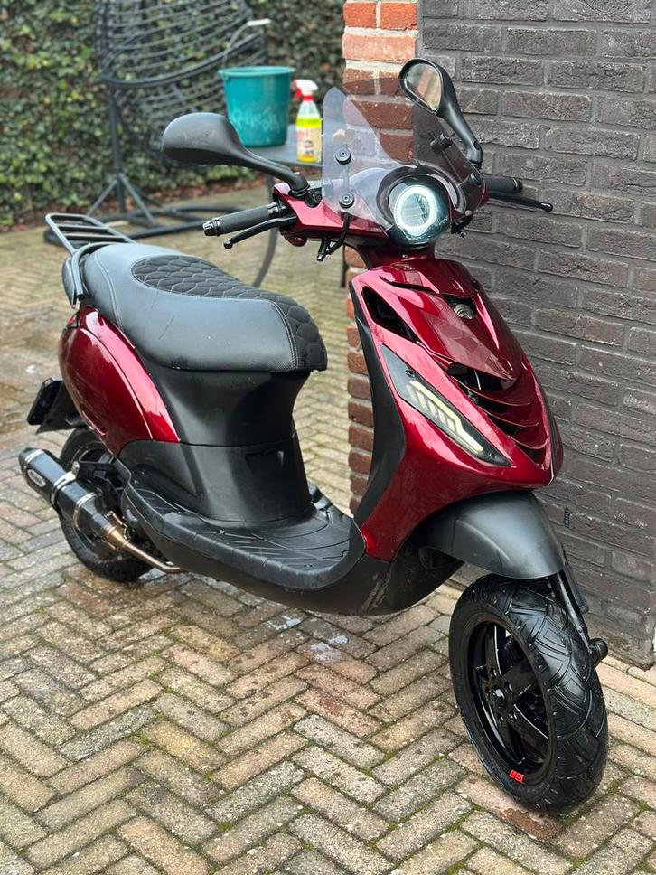 Zip 4t 80cc, Fietsen en Brommers, Scooters | Piaggio, Zo goed als nieuw, Zip, Benzine, Ophalen of Verzenden