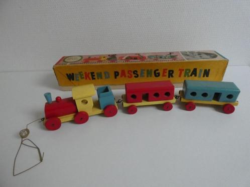 Te koop oude houten trein in de originele doos, jaren 50, Kinderen en Baby's, Speelgoed | Houten speelgoed, Gebruikt, Duw- of Trekspeelgoed