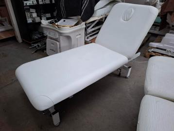 Behandeltafel,  1 motor + verwarming beschikbaar voor biedingen