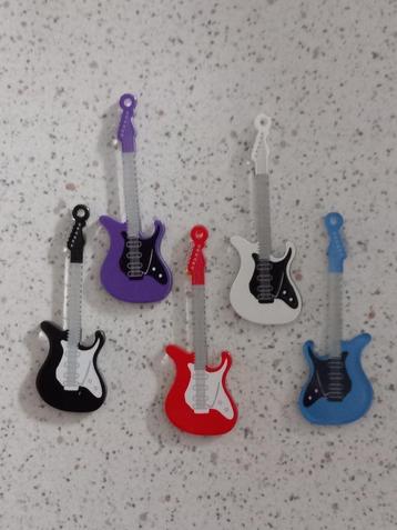Gitaar bedels acryl "nieuw" 52 x 18 mm beschikbaar voor biedingen