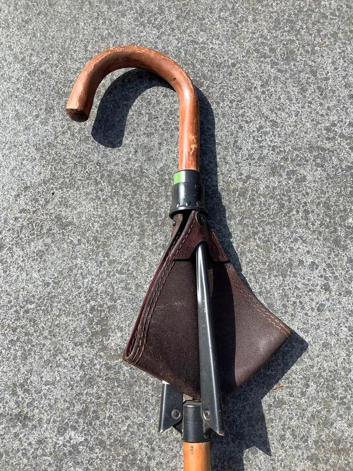 Zitstok / wandelstok met lederen stoeltje  -  Pirschsitz, Antiek en Kunst, Curiosa en Brocante, Ophalen