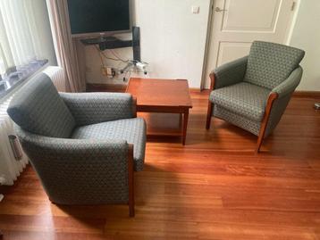 Luxe stoelen (damesmodel) beschikbaar voor biedingen