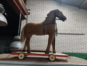 Antiek Speelgoed Paard op Wielen beschikbaar voor biedingen