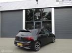 Volkswagen Golf 1.5 eTSI Style /AUTOMAAT /NAP/PANODAK, 65 €/maand, Electronic Stability Program (ESP), 4 cilinders, Zwart