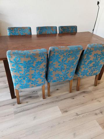 Eettafel met 6 stoelen  beschikbaar voor biedingen