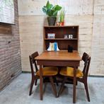 vintage tafel inklapbaar + 2 vintage stoelen + boekenkastje, Ophalen of Verzenden, Huis en Inrichting