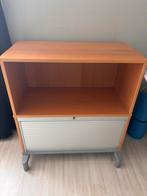 Mooie houten kast met rolluik, Ophalen