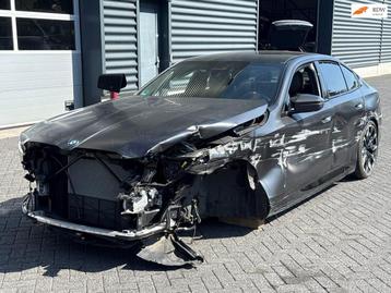 BMW I5 M60 xDrive 84 kWh panoramadak, carplay, 360 camera beschikbaar voor biedingen