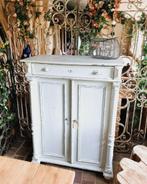 oude decoratieve kast  meidenkast met pilaren, Antiek en Kunst, Ophalen