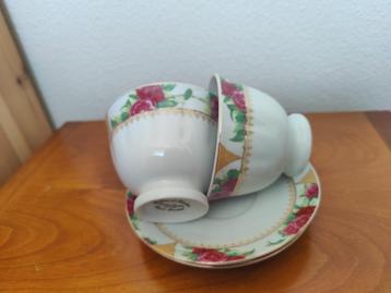 Vintage kop en schotel 2 stuks beschikbaar voor biedingen