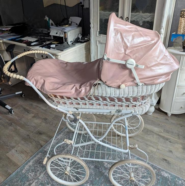 Rotan kinderwagen, Kinderen en Baby's, Kinderwagens en Combinaties, Zo goed als nieuw, Overige merken, Ophalen