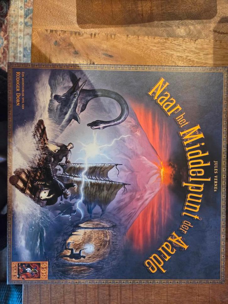 Naar het Middelpunt der Aarde - Bordspel, Hobby en Vrije tijd, Gezelschapsspellen | Bordspellen, Zo goed als nieuw, Een of twee spelers