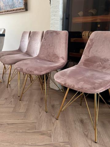 Eetstoelen  beschikbaar voor biedingen