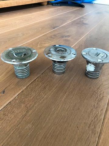 Te koop: 3 dekvul doppen (35mm) beschikbaar voor biedingen