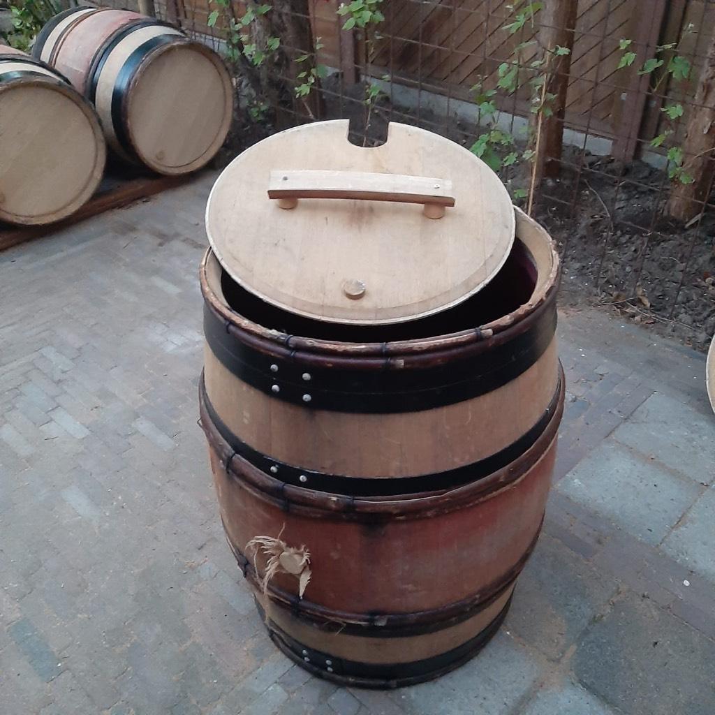 Eiken wijnvaten, regentonnen & bloembakken, Tuin en Terras, Regentonnen, Ophalen, Gebruikt, Met kraantje, 150 liter of meer