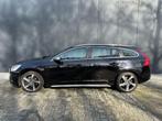 Volvo V60 2.0T R-DESIGN 149KW Aut6 Clima navi trekhaak, Auto's, Volvo, 1800 kg, Zwart, 4 cilinders, Leder en Stof