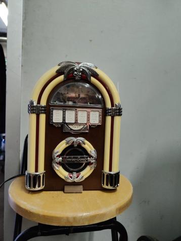 Retro Jukebox Radio beschikbaar voor biedingen