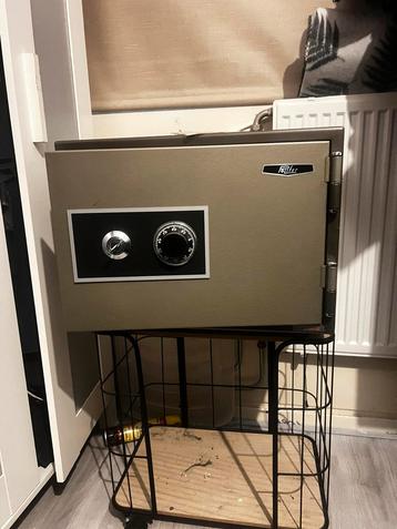 zware en robuuste kluis/brandkast beschikbaar voor biedingen