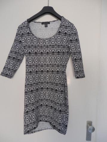 kort jurkje maat 40 nauwsluitend beschikbaar voor biedingen