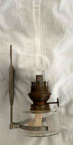 Oude Olielamp met Wandhouder, Antiek en Kunst, Antiek | Lampen, Verzenden