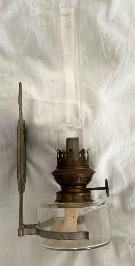 Oude Olielamp met Wandhouder, Antiek en Kunst, Antiek | Lampen, Verzenden