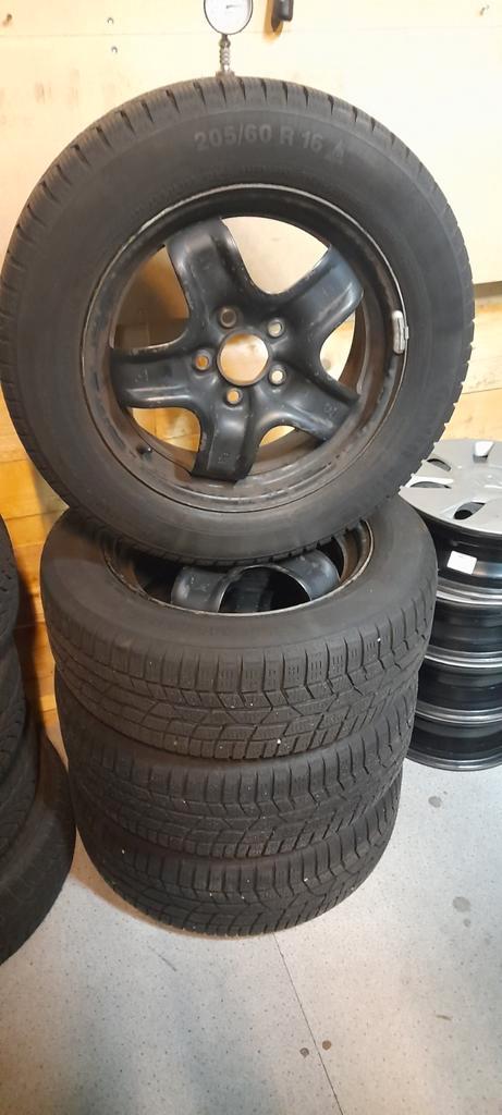 16 Inch Renault Laguna, Megane Scenic Winterbanden 5x114.3, Auto-onderdelen, Banden en Velgen, Banden en Velgen, Winterbanden