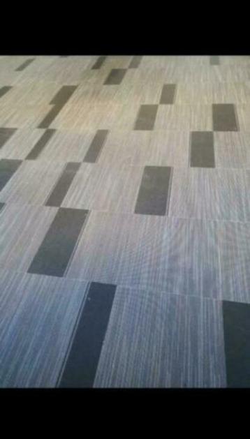 Zo goed als nieuwe tapijttegels ?2,50-, per stuk ?10 per m2 beschikbaar voor biedingen