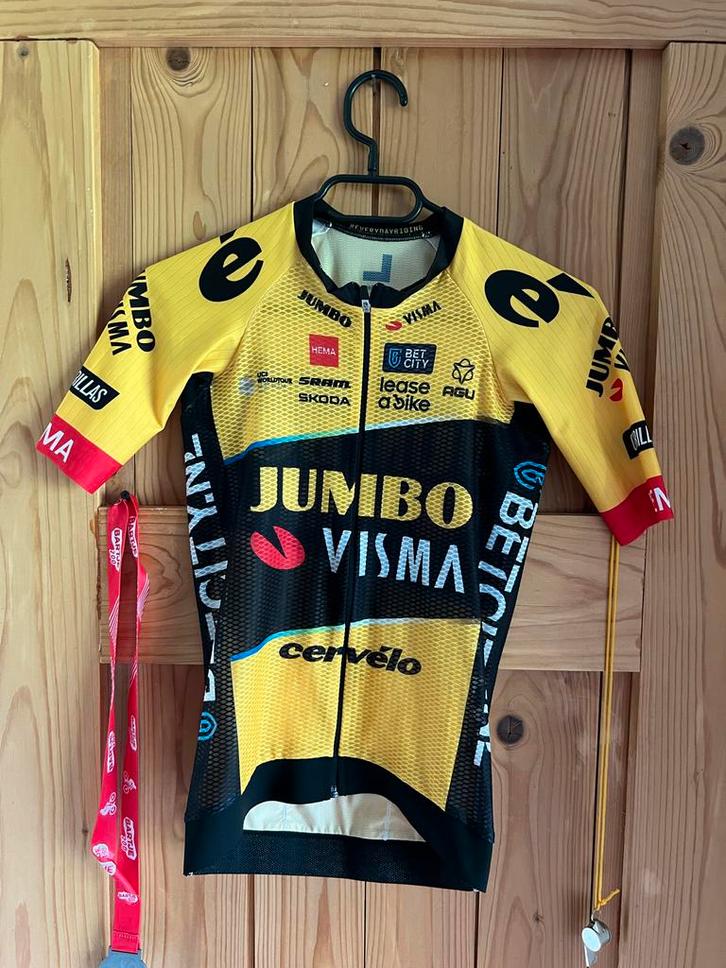 Team Jumbo-Visma Aero Shirt AGU Premium, Sport en Fitness, Wielrennen, Zo goed als nieuw, Helm, Ophalen of Verzenden
