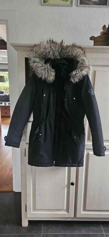 Zwarte winterjas (maat S) beschikbaar voor biedingen