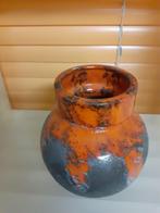 bolvaas zwart rood oranje keramiek Flora Gouda design retro, Huis en Inrichting, Woonaccessoires | Vazen, Gebruikt, Aardewerk of Porselein