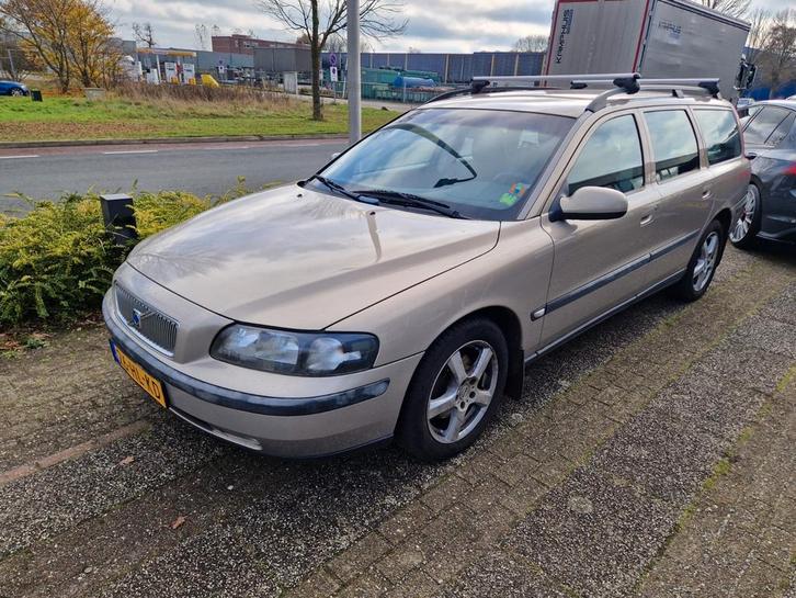 Volvo V70 2.4 170PK AUT 2001 Beige, Auto's, Volvo, Particulier, V70, Airbags, Airconditioning, Bluetooth, Centrale vergrendeling