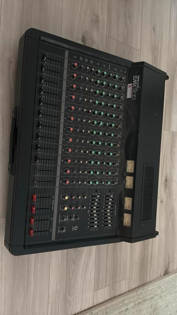Defecte Yamaha EMX 300 Mengpaneel, Muziek en Instrumenten, Mengpanelen, Gebruikt, 10 tot 20 kanalen, Microfooningang, Ophalen