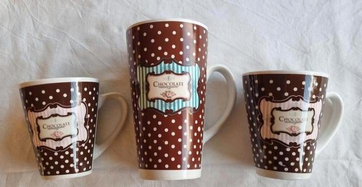 Hoge bruine mok mokken stippen chocolade koffie cappuccino, Huis en Inrichting, Keuken | Servies, Zo goed als nieuw, Kop(pen) en/of Schotel(s)