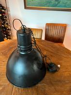 Mooie zwarte industriele hanglamp (hanglampen), Huis en Inrichting, Lampen | Hanglampen, Ophalen of Verzenden, Zo goed als nieuw