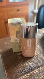Clinique even better Foundation kleur 07 vanilla, Ophalen of Verzenden, Gebruikt, Gehele gezicht, Camouflage