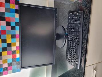 Computer beeldscherm en toetsenbord beschikbaar voor biedingen