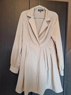 Beige jurk met tailleband., Ophalen of Verzenden, Zo goed als nieuw, Maat 38/40 (M), Beige