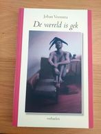 GESIGNEERD De wereld is gek. Johan Veenstra. (Fries), Ophalen of Verzenden, Gelezen