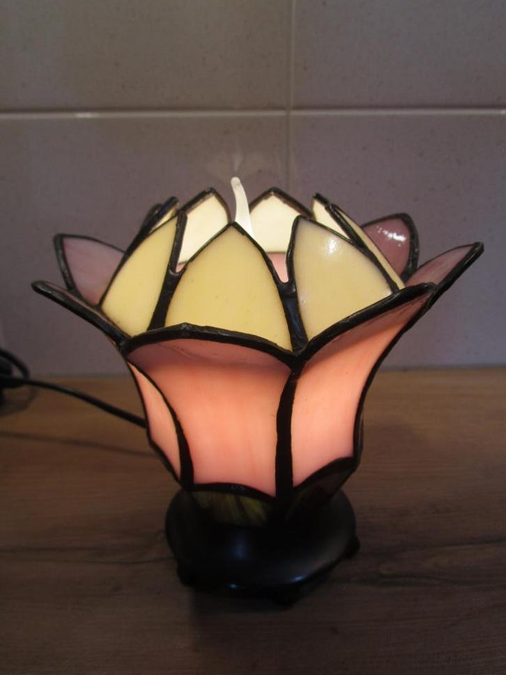 Tiffany lotusbloem tafellamp, Huis en Inrichting, Lampen | Tafellampen, Zo goed als nieuw, Minder dan 50 cm, Ophalen of Verzenden