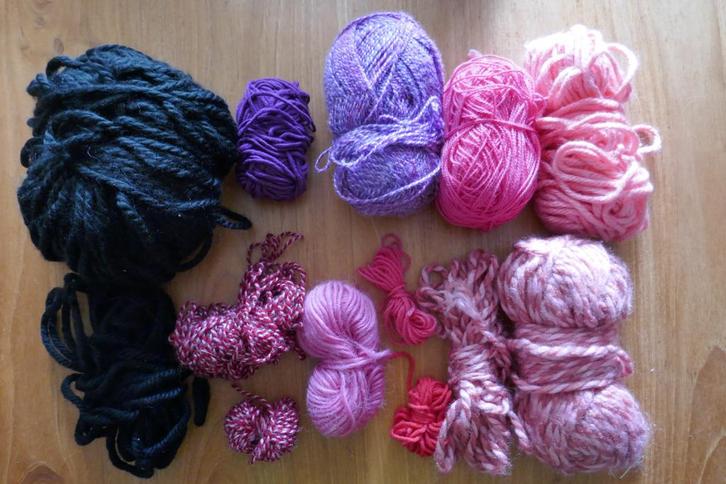 Zak met diverse type garen Paars Zwart Roze Fuchsia, Hobby en Vrije tijd, Breien en Haken, Breien of Haken, Wol of Garen, Ophalen of Verzenden