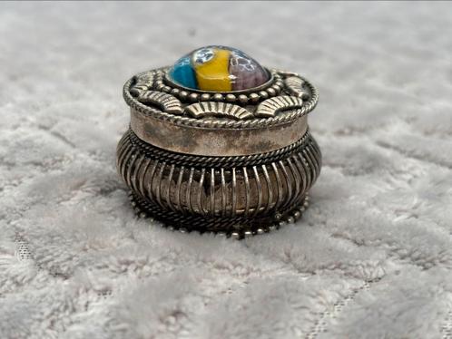 Bijzonder doosje uit India met glaskunst, Antiek en Kunst, Curiosa en Brocante, Ophalen of Verzenden