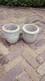 2 betonnen potten 18 cm hoog en diameter rond 18, Tuin en Terras, Tuinvazen, Ophalen of Verzenden, Zo goed als nieuw