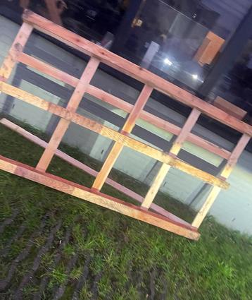 Pakket, vuurhout beschikbaar voor biedingen