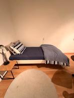 Bed met nieuwe matras en verstelbaar bureau, Ophalen, Verstelbaar, 90 cm, Eenpersoons