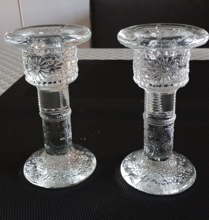 Set/2 Kosta Boda kandelaars Daisy 16 cm  Zweden, vintage, Antiek en Kunst, Antiek | Kandelaars, Glas, Ophalen of Verzenden