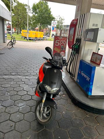 Fluo rosso kapenset gilera runner ruilen beschikbaar voor biedingen