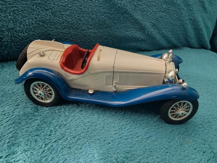 Vintage Burago  Auto Model alfa romeo spider, Hobby en Vrije tijd, Modelauto's | 1:18, Gebruikt, Auto, Overige merken, Ophalen of Verzenden