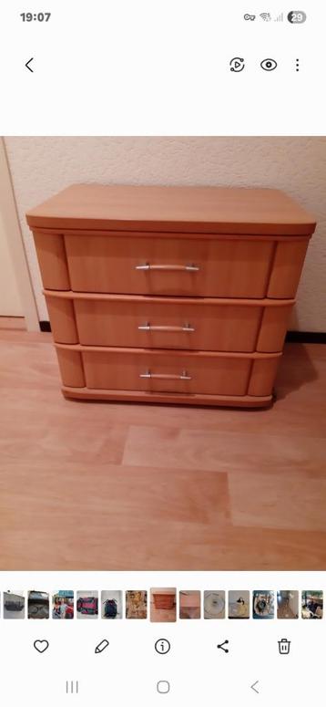 Mooi breed beukenhouten nachtkastje 55€ beschikbaar voor biedingen